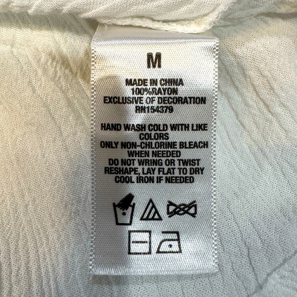 Aeropostale Button-Down embroidery chic Blouse - Size Medium - Picture 8 of 9